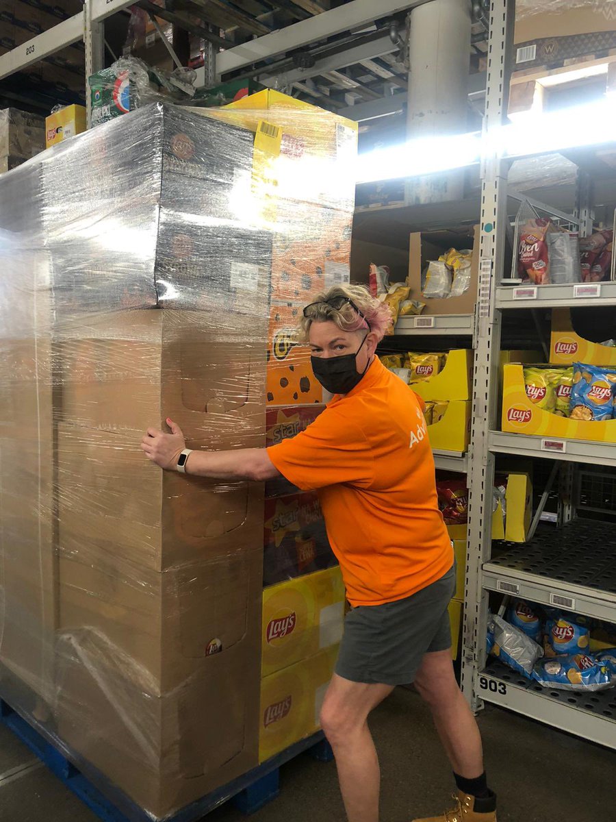 JackkBarton's tweet photo. £2500 spent at Makro on immediate requirements. Off now to deliver them to four separate locations. #OperationUkraine https://t.co/4wbqnSF3iY