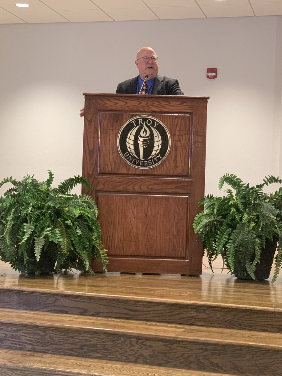 RobbynBTaylor's tweet photo. Steve Hayward discussing his book about Stan Evans at the @TroyHSJC @SorrellCollege annual symposium named in Evans’ honor. #myhsjc https://t.co/BoutAvhdww