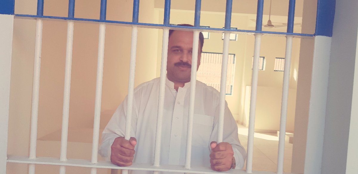Akhan851's tweet photo. میں پختون ہوں اور ہم پختون آخر تک ساتھ نبھاتے ہیں۔ میں وزیر اعظم عمران خان کی محبت میں جیل بھی ہو آیا لیکن کبھی ایک فیصد بھی دکھ نہیں ہوا کیونکہ ہم پختون پاکستان کیلئے سب کچھ قربان کریں گے۔ عمران خان پاکستان خان ہے۔ https://t.co/Sc1ICahSkT