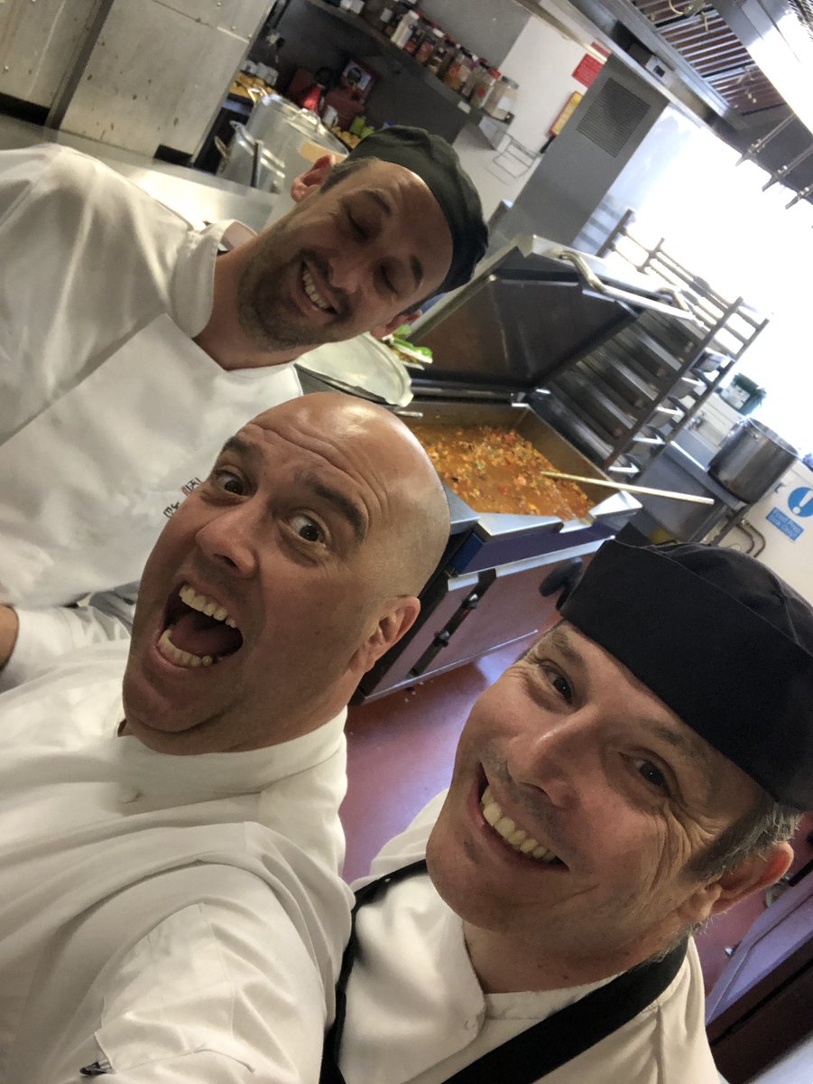 HhRgulley's tweet image. Another day, another dollar! Teamwork is key at challenging times. #COVIDCHALLENGE