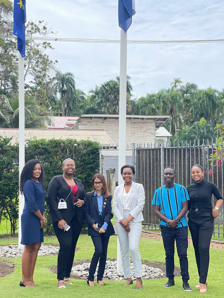 joshuapatra's tweet photo. Gister hebben wij als SDG-voices onze eerste presentatie (kickoff) mogen geven en wel aan de Ambassade van het Koninkrijk der Nederlanden in Suriname. 

In september 2021 zijn wij getraind door @SDGNederland. https://t.co/WhhWjmvZFn