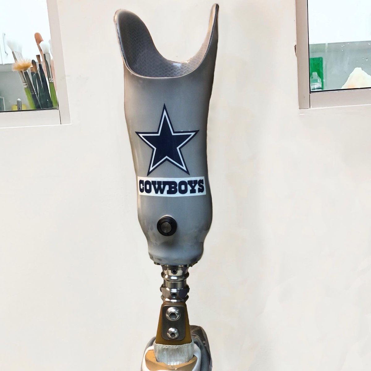 Delivering inspiration to our patients is what motivates us every day. ⚡️💙⭐️🏒🏈 #whatmotivatesyou #prostheticleg #tampabaylightning #dallscowboys #prostheticdesign #fabrication #prostheticfabrication #oandp #prosthetist