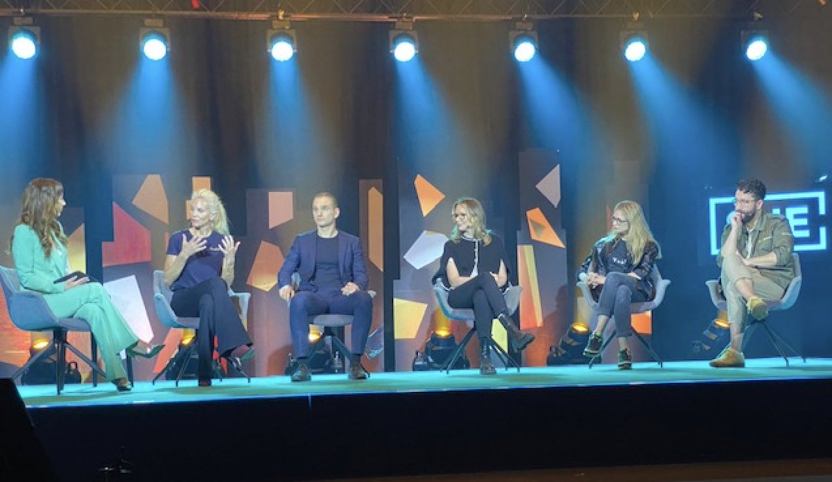 I was so happy to speak, today, at the #she2022 Conference-Stockholm. What a great discussion! hats off to our host Sabinije Von Gaffke!

for more information: lnkd.in/e38-aBkj

#diversity #AIEthics