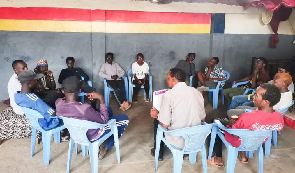 DFHRC's tweet photo. 🔵🔴 KUMEKUCHA QUEST 🔵🔴

One key to engaging the youths during the #KumekuchaQuestpeersupport session is to allow the participants to take lead by giving them an opportunity to share their stories. #KumekuchaQuest #TraumaInformedMentalHealth
@GSNAfrica 
@Samba4Youth https://t.co/mu6AZYBKCs