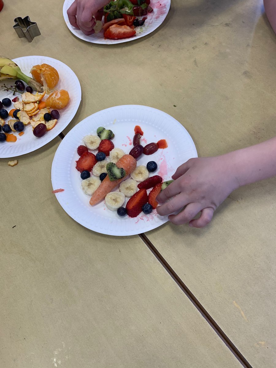 DeltaHatfieldW's tweet photo. Look at our healthy eating plates. We made them really colourful so that they were appealing to look at but most importantly, they were really tasty 😋 https://t.co/InJdsDB3m8