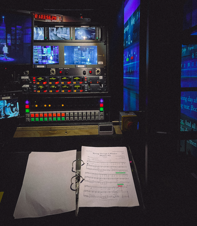 dehuktour's tweet photo. In our new #DEHDiary series, we'll give you a behind-the-scenes glimpse of #DEHLondon through the eyes of our company.
 
First up, @TomJackFisher shows us a week in the life of an Assistant Stage Manager 📷 https://t.co/HY0EPMz7DW