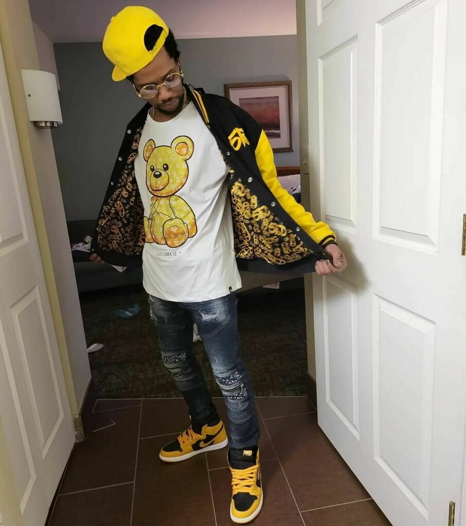 🖐🏾 Spotted!! <a href="/prinxvinx/">vensen   granville</a> got spotted in the flyest garb!  Fresh, with the matching Black and Pollen J's!

#FiveFingersOfDef #FFoD #5FingersOfDef #5FoD #Garb #varsityjacket #merch #coolmerch #hiphop #hiphopculture
