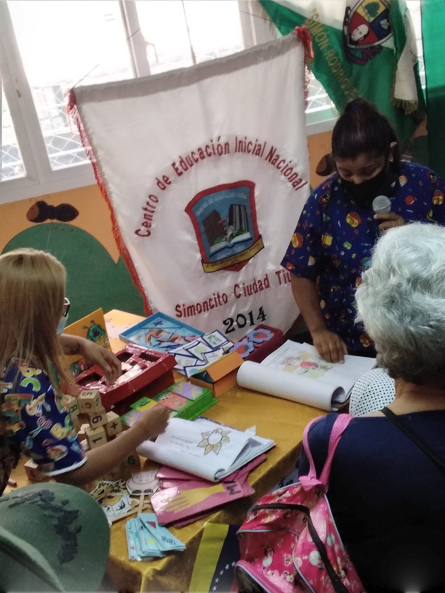 En el Circuito Educativo #FuerteTiuna el encuentro de los Centros de Recursos para el Aprendizaje de cada una de nuestras brillantes instituciones. <a href="/uene_aranero/">U.E.N.E. "El Arañero de Sabaneta"</a> <a href="/laecologicasr/">Escuela Ecológica Simón Rodríguez.</a> <a href="/PreescolarFt/">Preescolar FT</a> <a href="/CEINS_CiudadT/">simoncito Ciudad Tiu</a> <a href="/UENBFUERTETIUNA/">UENB FUERTE TIUNA</a> @DIYF_ZEDC <a href="/ZonaEducativaDC/">Zona Educativa Caracas</a>