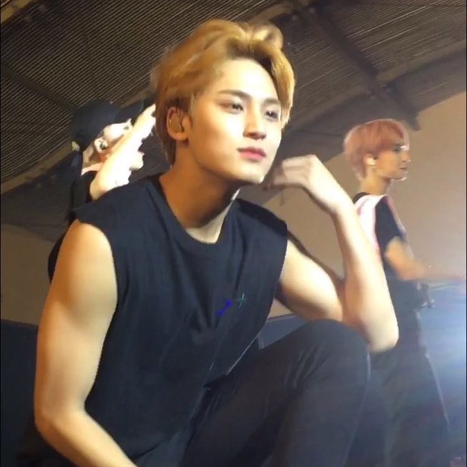kiming406's tweet photo. 민규 폰카 타래💞 https://t.co/3xZwlhPNKF