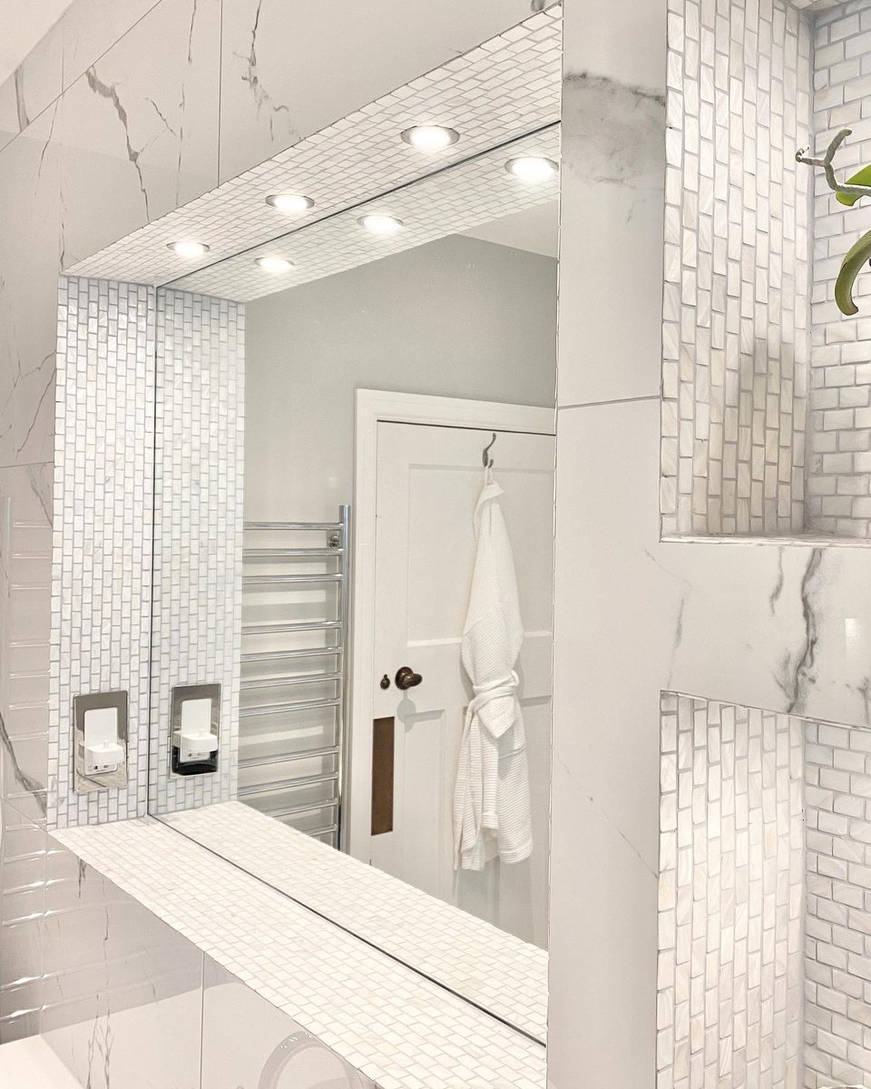 TheTapEndDesign's tweet photo. ✨ Basin area details ✨ 

This #MasterEnsuite has an under-mounted basin with composite worktop for ease of cleaning, a swivel tap so you can move it out of the way to wash your face easily, recessed mirror that provides a shelf for bottles etc and toothbrush charger/holder ✨ https://t.co/FXeP4CIsZw