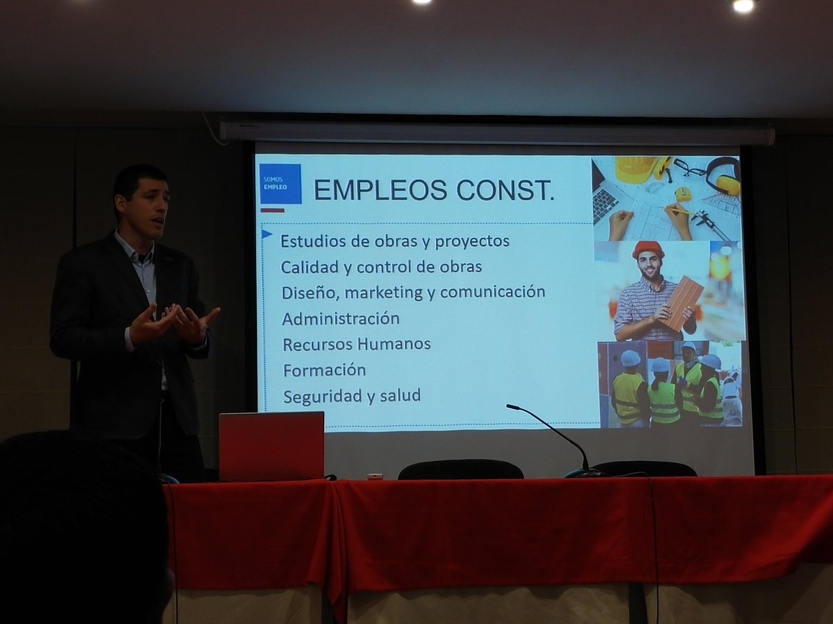 tesanzba's tweet photo. Luis Miguel Morilla de la Fundación Laboral de la Construcción, habla de las oportunidades de empleo en el sector en la Jornadas de Puertas Abiertas.
#Construcción
#Empleo
#Sevilla
@crislmarin
@FundacionCepaim https://t.co/DyU9v2B0r4