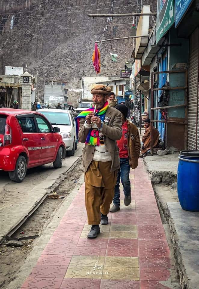 azeem_hunzai's tweet photo. Voice of subaltern, Jan Ali Ustad(Master) known as Baba-e-Hareep.
He is the man who challenge status-co and resist the colonial structure through poeitic activisam.
@rizqalandark @The_North_Blood @FolkHunza @ansarihunxaei9 @imranhunzai
#JanAli #VoiceofSubaltern #poet #Poetic https://t.co/uvZE60Mw9R