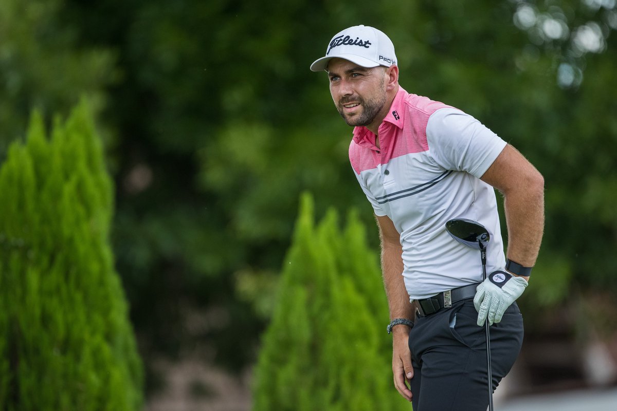 De @Challenge_Tour is weer terug in 🇿🇦 en <a href="/SvenMaurits4u/">Sven Maurits Golf</a> + Robbie van West zijn het #SDCOpen goed begonnen. Allebei -4 na 18 holes, nu T11. <a href="/LarsvanMeijel/">Lars van Meijel</a> op dezelfde baan +1 #golfnl 
Scores➡️europeantour.com/challenge-tour…