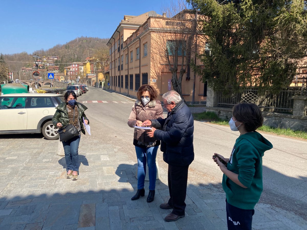 Italianstarteam's tweet photo. #AsocMedie #Asoc2122 @Ic_Viguzzolo #ItalianStarTeam
Oggi abbiamo iniziato le interviste vere e proprie e ci siamo sentiti dei veri giornalisti. Suddividerci i ruoli è stato importante https://t.co/wvkioHf3NF