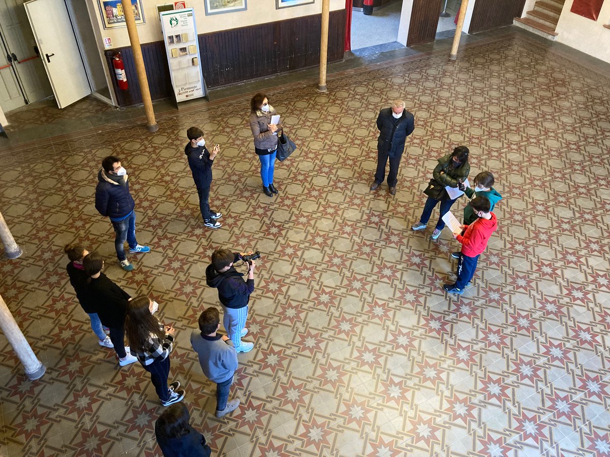 Italianstarteam's tweet photo. #AsocMedie #Asoc2122 @Ic_Viguzzolo #ItalianStarTeam
Oggi abbiamo iniziato le interviste vere e proprie e ci siamo sentiti dei veri giornalisti. Suddividerci i ruoli è stato importante https://t.co/wvkioHf3NF