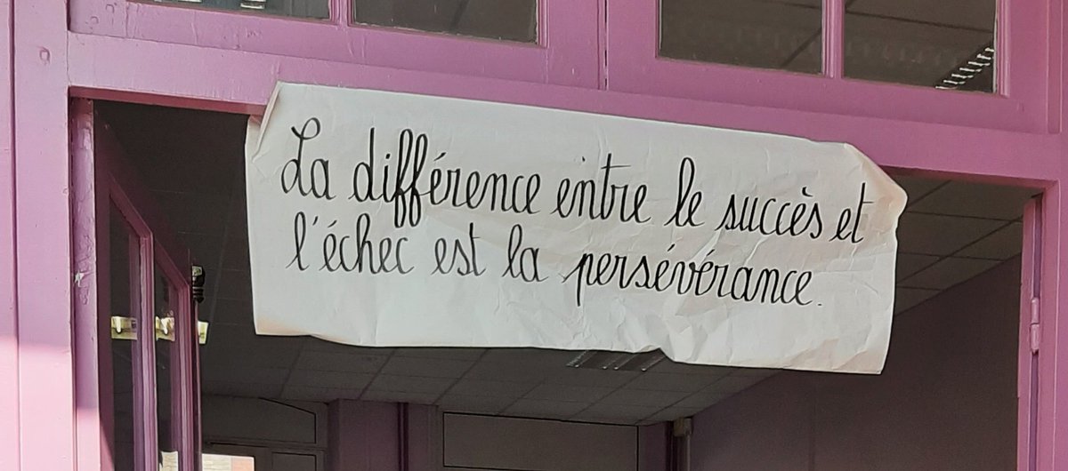 HatierNordOuest's tweet photo. J'😍 l'idée ! Dans cette école de #Colombes un défi #maths à relever chaque jour 💪 et le mot du jour pour enrichir son #vocabulaire !
#cycle2 #cycle3 #école #ritualisation https://t.co/UxP87qNY2H