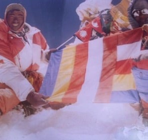 htraverseadv's tweet photo. https://t.co/5LZxAYPzwn
1996 our Managing Director: Dorjee Sherpa summited with the film-making Group.
The Expedition was Named: Imax Everest Filming Exped 1996 leader Was:Sir David Breashears    
Summit via southeast Ridge
10 People Summited:
#himalayantraverse #Sherpa #Everest https://t.co/bbf6ZxG8uY