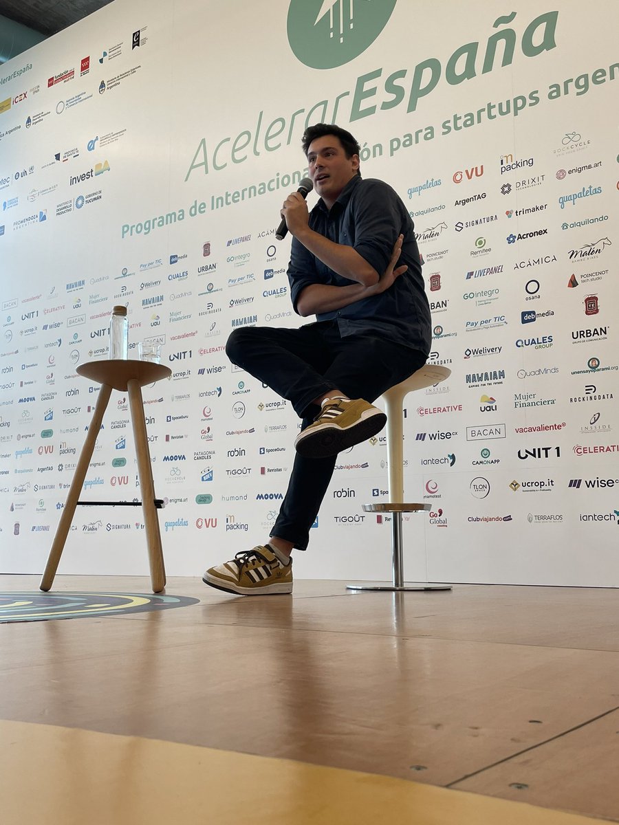 Ahora <a href="/tomas_guida/">tomás güida</a> de @allironventures acentúa la idea de que no importa de donde viene la oportunidad ni quien la comparte, sino el análisis objetivo que se haga de ellas. La forma de llegar a los #emprendedores, los tiempos de respuesta y la empatía, es lo que nos diferencia”