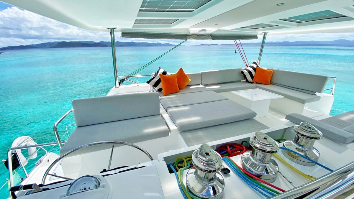 VOYAGEcharters's tweet photo. Enjoy this marvelous view on your 2022 Award-Winning VOYAGE 590 Yacht!
Happy sailing
#topvacations2022
#awardwinningcatamaran2022
#voyagecharters
#voyageyachts
#bvisecrets https://t.co/OTSw42IwMb