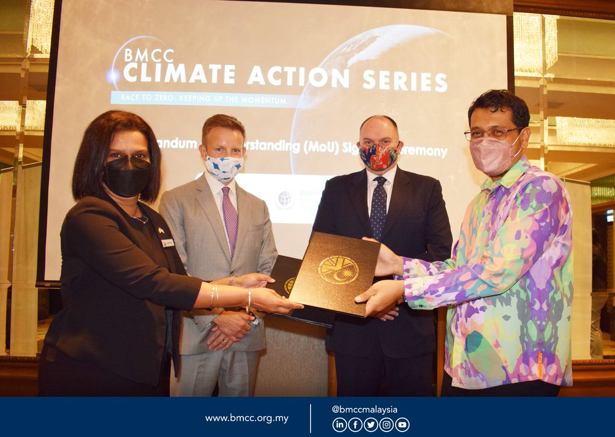 BMCCmy's tweet photo. The BMCC signed two separate MoUs with @UNGCMYB and @BSI_Malaysia respectively to raise awareness and understanding of sustainability and climate change practices within Malaysian businesses.
Learn more: https://t.co/seW4uCDpFC
#BMCC #BMCCMember #MoU https://t.co/hAHBuRPx0d