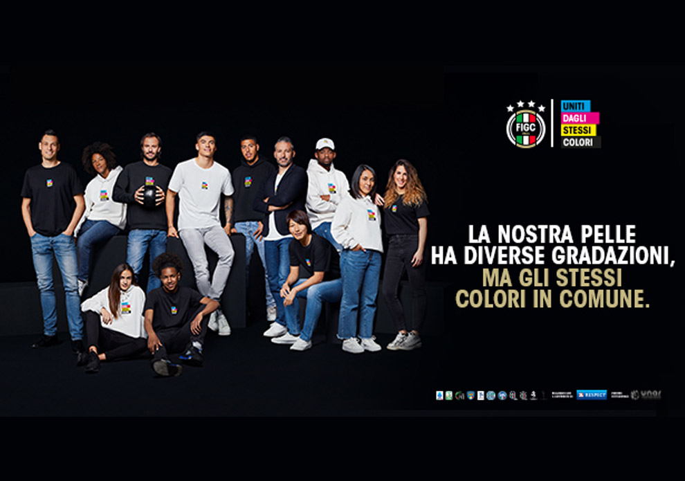 FIGC dice no alla discriminazione con una campagna che racconta i colori che ci tengono uniti: i nostri. Quelli che ci accomunano tutti. Tutte le componenti del calcio italiano si sono riunite per la prima volta, per essere tutti insieme #UnitiDagliStessiColori