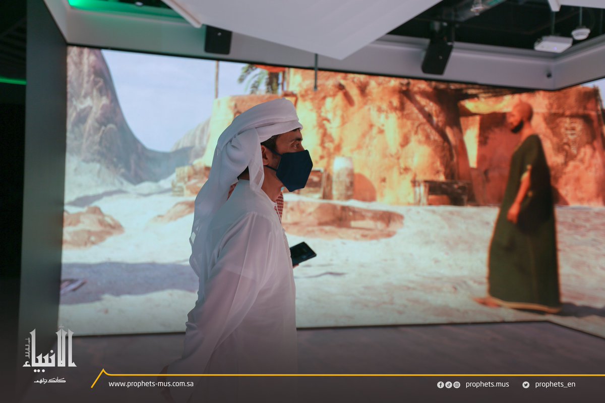 Prophets_En's tweet photo. His Highness Sheikh Abdullah bin Zayed Al Nahyan, Minister of Foreign Affairs and International Cooperation of the United Arab Emirates visits the pavilion of the Muslim World League Exhibition of "Prophets as if You See Them" at #EXPO2020 https://t.co/Jd7eFyfr11