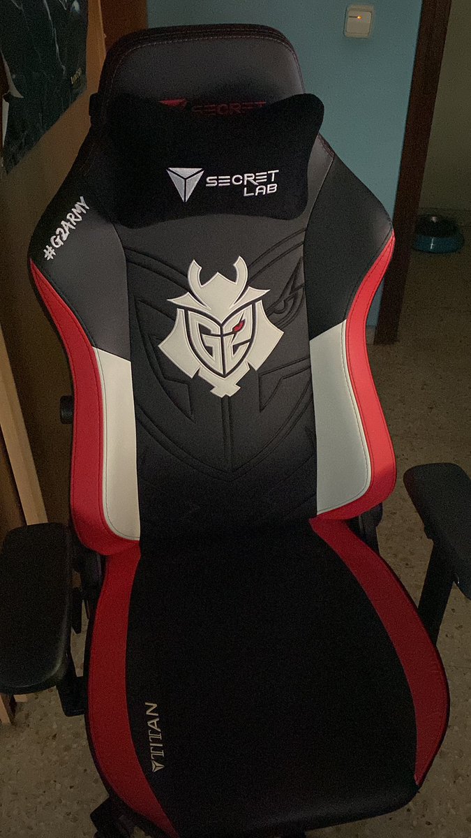 CuantoCe_LOL's tweet photo. @darkmarinov @OllieGamerz La mejor compra que he podido hacer. Es la titan XL y paso más de 8h sentado todos los días https://t.co/8ErxTLUvKC