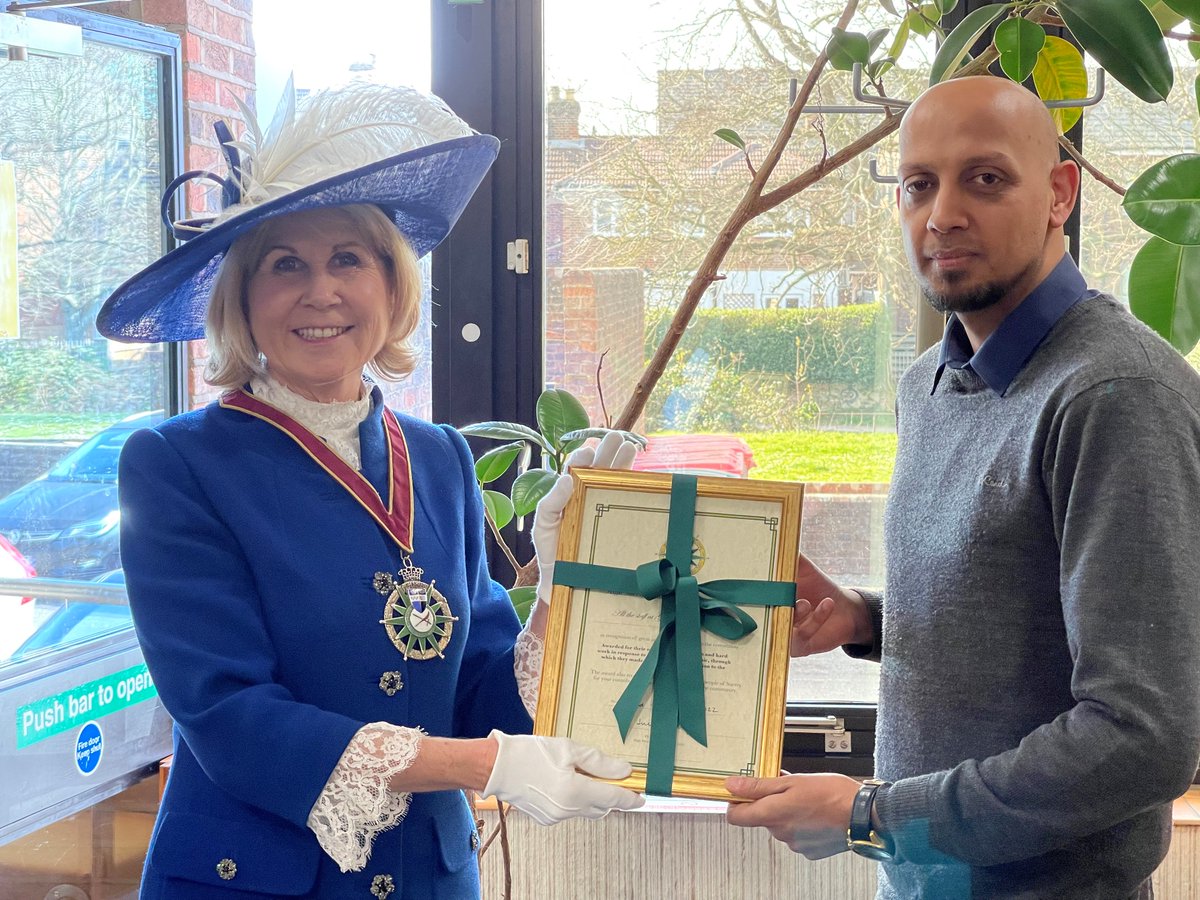 HSOFSURREY's tweet photo. I can think of no better way to spend my last full day as High Sheriff than recognising the outstanding team at Guildford Crown Court with my final High Sheriff’s Award. 

#thehighsheriffofsurrey #everychildincluded #community #highsheriffaward https://t.co/2N2vqjb773
