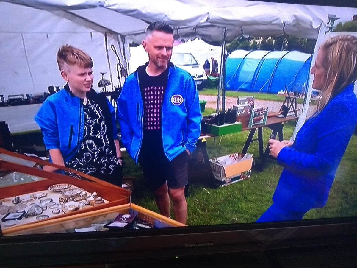Nice to see <a href="/hawley_caroline/">Caroline Hawley</a> showing her favourite contestants on TV earlier .... At least I'm sure that's true, right? Airs on Friday lunch