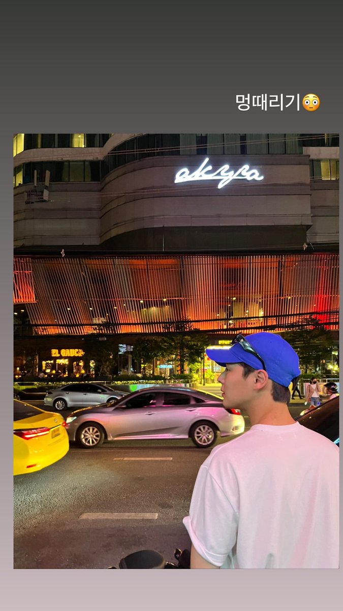 @ b__yccn  อยากเดินเล่นนนน

                      เหม่ออ😳

//โลเคชั่นอินไทยแลนด์ค่าา;__; คิดถุงง