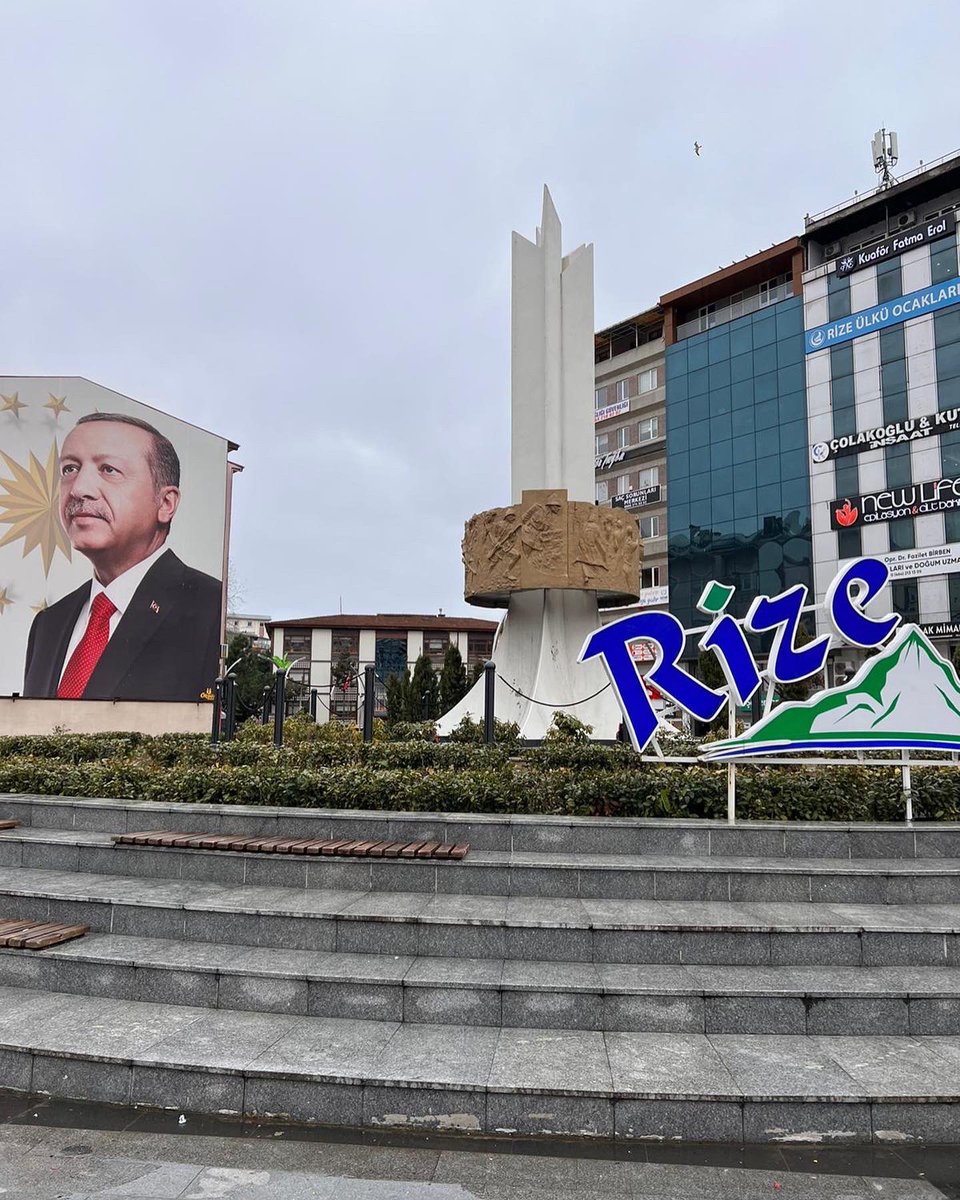 hmutluakpinar's tweet photo. Paha biçilmez eserlerin taklitleri yapılır! Ulu Önder Gazi Mustafa Kemal Atatürk’e olan bağlılığımızı gösteren anıtımızı 2018 yılında daha özgün hale getirerek altına kadına saygı müzesini yaptık.HAYALLER EMEK VE CESARET İSTER”Sizi taklitçiler sizi @rizebelediye @06melihgokcek https://t.co/tdlWalH91s