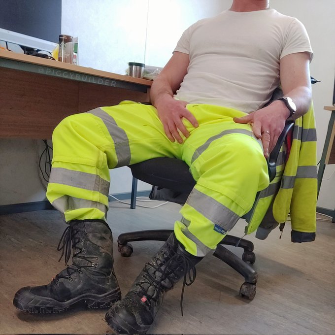 Oi, need a word with you!  In the site office, now! 😈 https://t.co/kBcs0P0l5N<a href="/tag/sweaty"class="tags"><span>#sweaty</span></a>