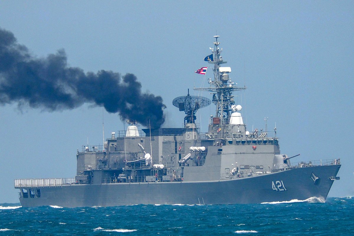StraitsSights's tweet photo. HTMS Naresuan (FFG-421) and HTMS Saiburi (FFG-458) Transit the Singapore Strait.
@supbrow
#Navy #Warship #Thainavy #RTN #RoyalThaiNavy #HTMSNaresuan #HTMSSaiburi #FFG421 #FFG458 https://t.co/GnJihKUuF9