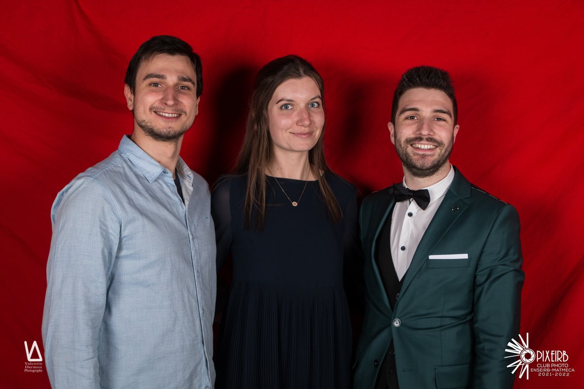 Asape_SND's tweet photo. Félicitations à nos 3 Asapiens, récemment diplômés "Ingénieur agronome spécialité #AgroTIC ". Paul (à gauche) fait parti de la dernière promo de @BdxSciencesAgro, de septembre 21. Tiphaine et Nicolas sont diplômés depuis 1 an (décalage du à la situation sanitaire). @ChaireAgroTIC https://t.co/scxpuA1wfF