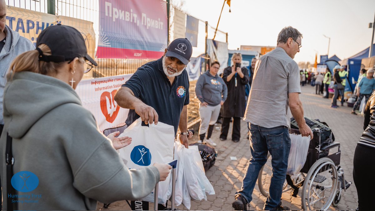 HumanityFirstDE's tweet photo. We are grateful to have a large team of doctors and volunteers who are sacrificing their time off work to serve humanity in #Medyka. Our team has been there for nearly a month now. https://t.co/Ia9H4iHCb4