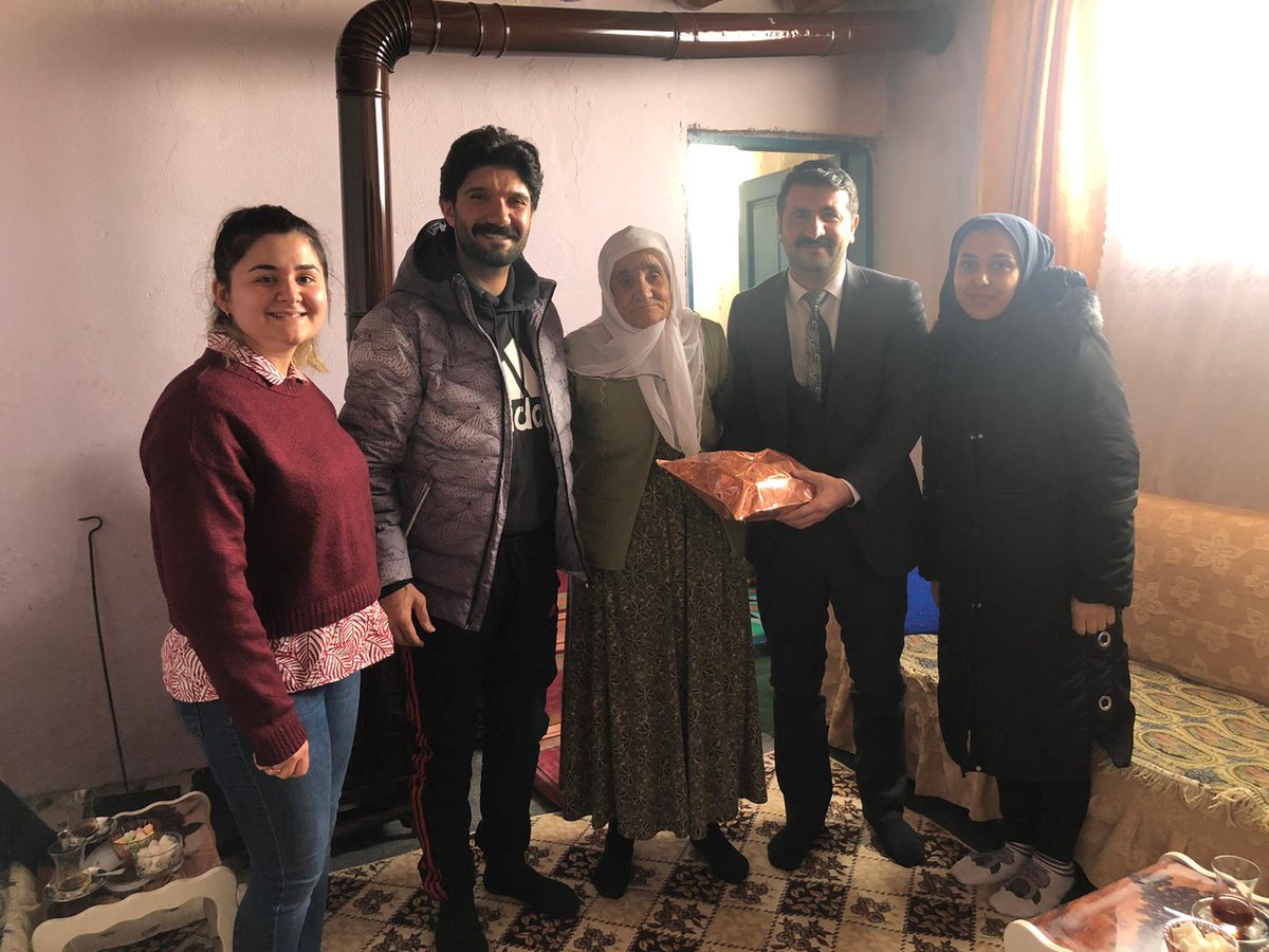 gctvrnokulu's tweet photo. Yaşlılar Haftası münasebetiyle, köyümüzde yaşayan 90 yaşındaki Hasan Dede ve 78 yaşındaki Hanım Nine'yi ziyaret ettik.Milli ve manevi değerlerimizin aktarılmasını sağlayan büyüklerimize minnettarız. @agrimem @hasan_kokrek @ademtopaca @Ahmetkaya0404  @mustafayldz_85 @mhmtgksuu https://t.co/zizoBjyrbX