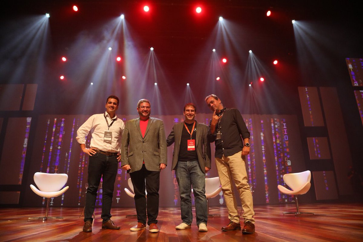 fprado28's tweet image. Momento rockstar no IT Fórum 2022 🤘🤘🤘🤘🤘 #hackingisnotacrime