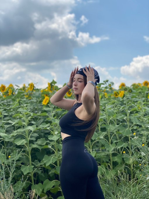 Watch Milana's leaked NSFW photo on TwXstars