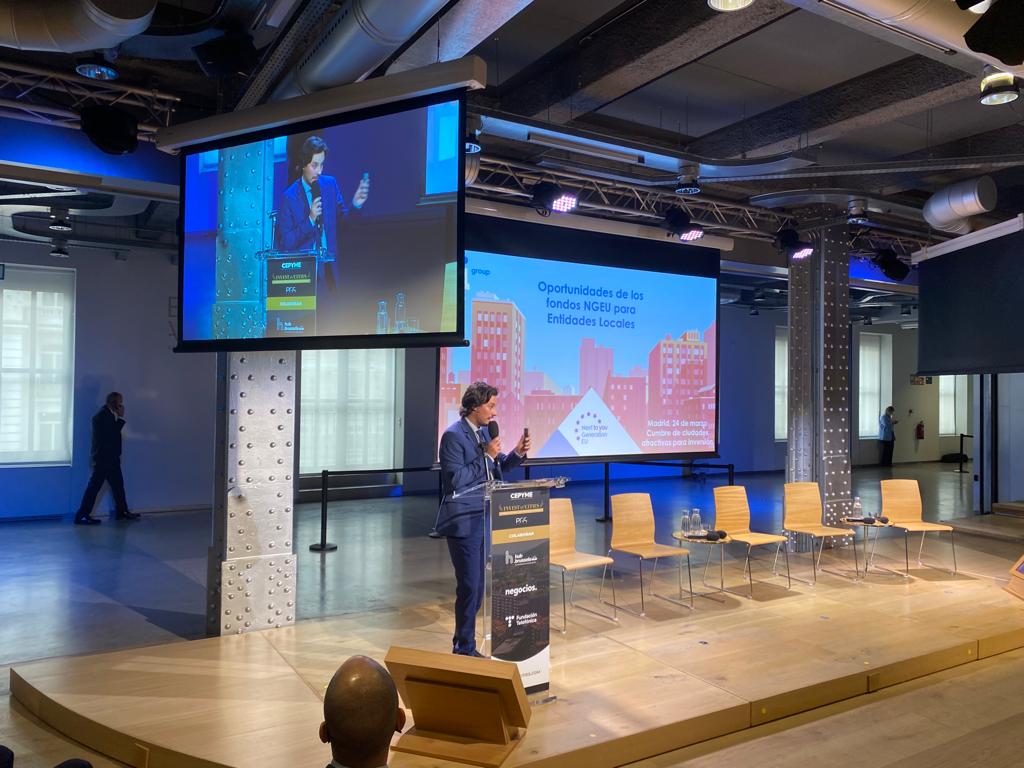 cities_invest's tweet photo. Damos paso a la ponencia de Rafael Lacasa, consultor senior del departamento de Sector Público de @FIGroupES 

@cepyme_
@GrupoPGS
@mincoturgob https://t.co/kbp6jcIaFH