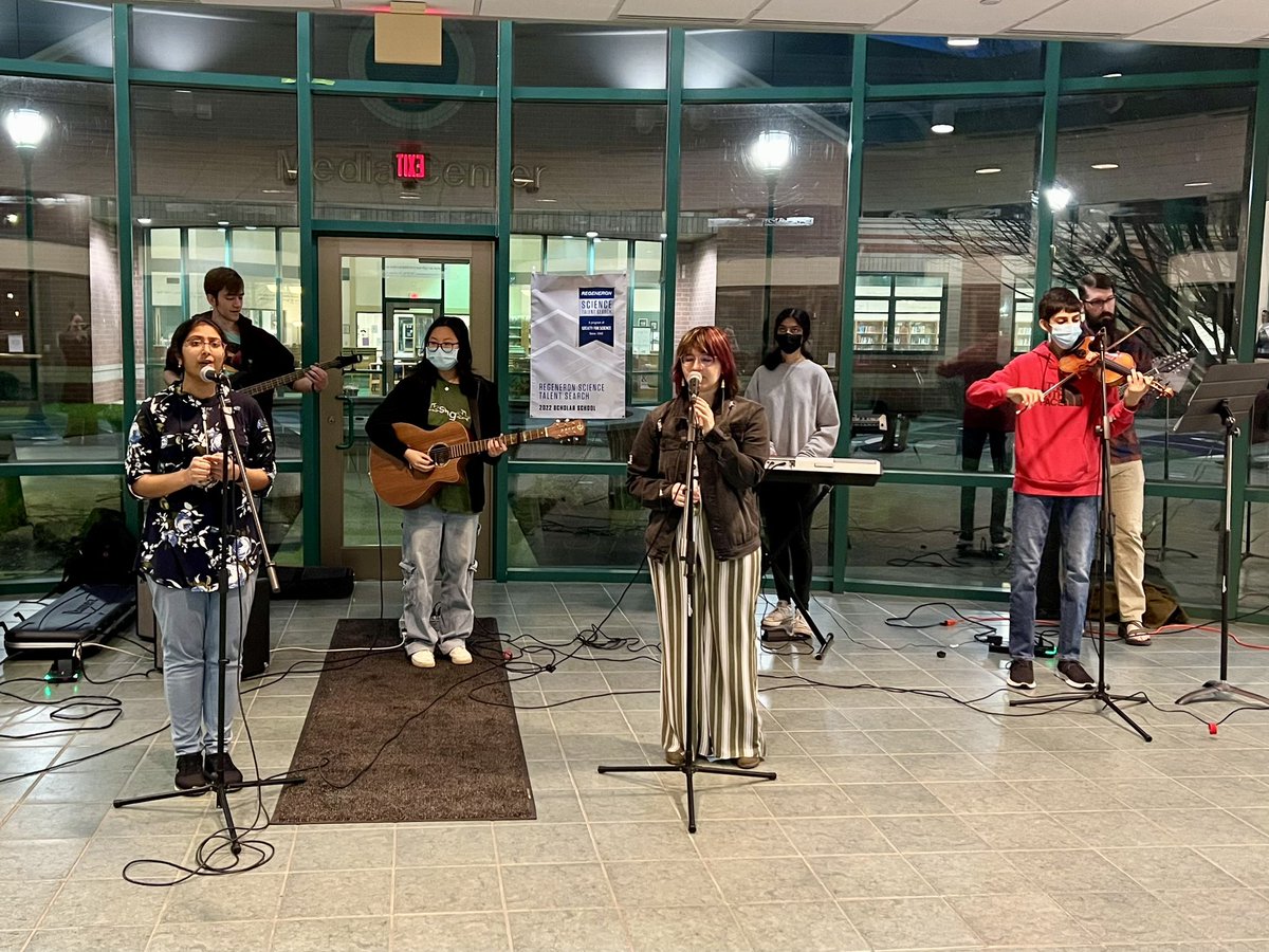 Robyn_R_Jordan's tweet photo. Thank you to @MHSLiveMusic for getting us off to great start today! 🎶💚#MasonMoment https://t.co/jryi8GKC0t