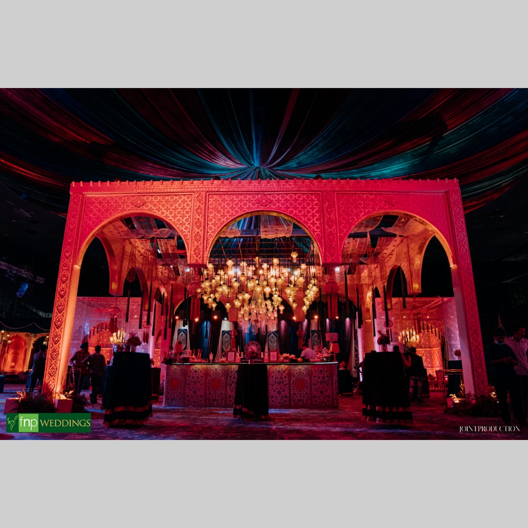 FNP_Weddings's tweet photo. With a touch of royalty and richness, the pakiza night was glam and chic affair.
#pakizanight #pakiza #decor #fnpweddingsandevents #fnpweddings #weddingseason22 #weddings #indianwedding #indiqnweddingdecor #decorideas #celebrations #decorators #adotbygnh https://t.co/RhQdPGgEHW