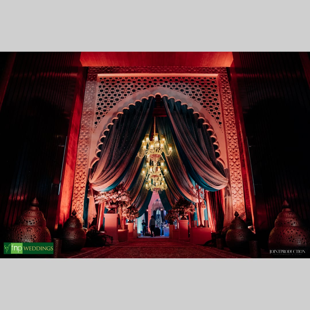 FNP_Weddings's tweet photo. With a touch of royalty and richness, the pakiza night was glam and chic affair.
#pakizanight #pakiza #decor #fnpweddingsandevents #fnpweddings #weddingseason22 #weddings #indianwedding #indiqnweddingdecor #decorideas #celebrations #decorators #adotbygnh https://t.co/RhQdPGgEHW
