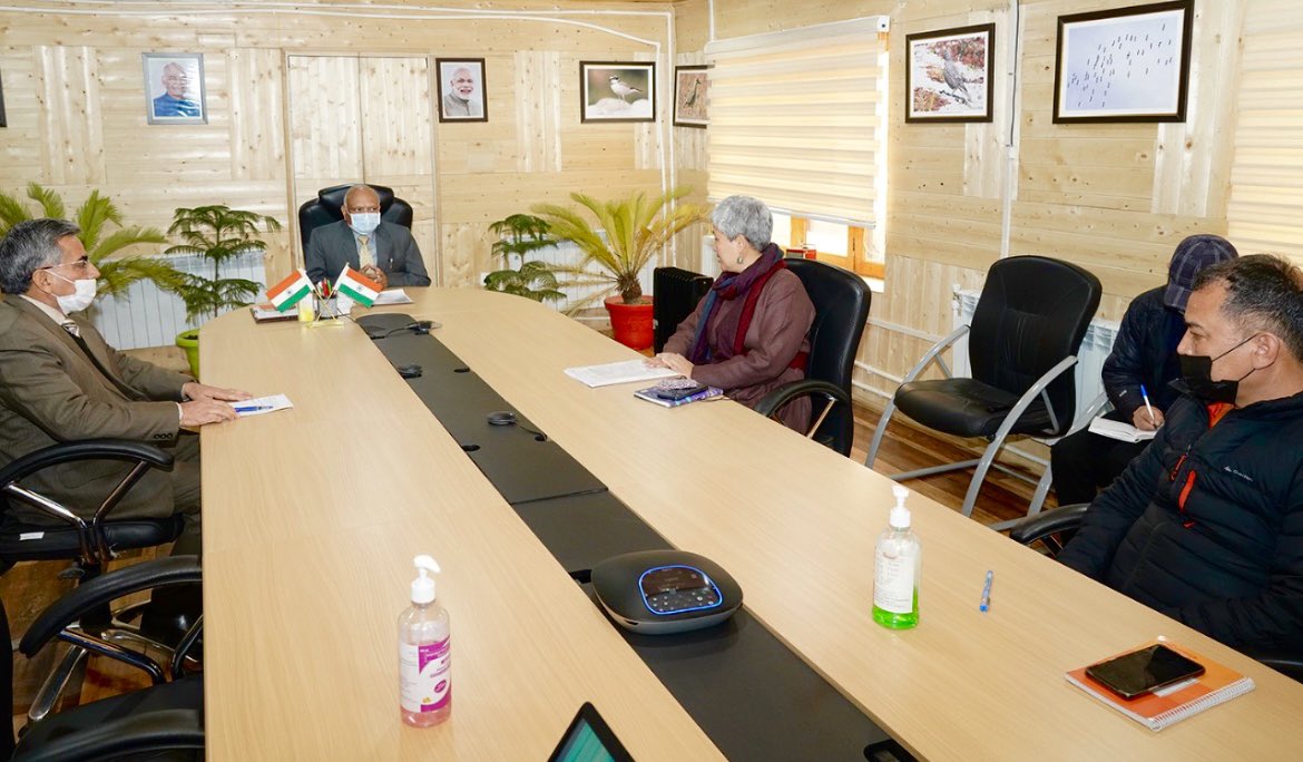 lg_ladakh's tweet photo. “#Smart_classrooms with uninterrupted internet connectivity in all higher educational institutions in Ladakh is the way ahead for improving the knowledge system.”:LG @R_K_Mathur stated & stressed on the need to develop reliable internet connectivity through fiber, VSAT etc. https://t.co/9ha0KBKrtT