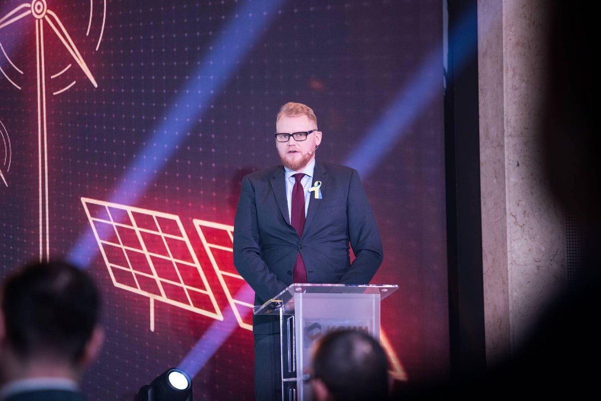 KGHM Polska Miedź (@kghm_sa) on Twitter photo "Aktywa zagraniczne spłacają kredyt zaufania, który dała im centrala w Polsce. (...) W 2021 roku do Polski z naszych aktywów zagranicznych wróciły konkretne pieniądze - ponad 532 mln USD"
Wiceprezes <a href="/PawelGruza/">Paweł Gruza 🇵🇱</a> podczas konferencji wynikowej GK #KGHM ⚒️ za 2021 rok. "Aktywa zagraniczne spłacają kredyt zaufania, który dała im centrala w Polsce. (...) W 2021 roku do Polski z naszych aktywów zagranicznych wróciły konkretne pieniądze - ponad 532 mln USD"
Wiceprezes <a href="/PawelGruza/">Paweł Gruza 🇵🇱</a> podczas konferencji wynikowej GK #KGHM ⚒️ za 2021 rok.