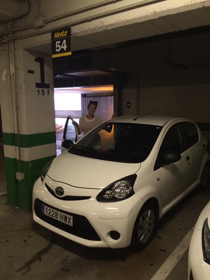 SheWentToSpain's tweet photo. Help! I need tips for an #American driving in #Ireland. How can I manage to safely drive a manual car on the right side of the car on the left side of the road?! https://t.co/Q4kUQzpPKK