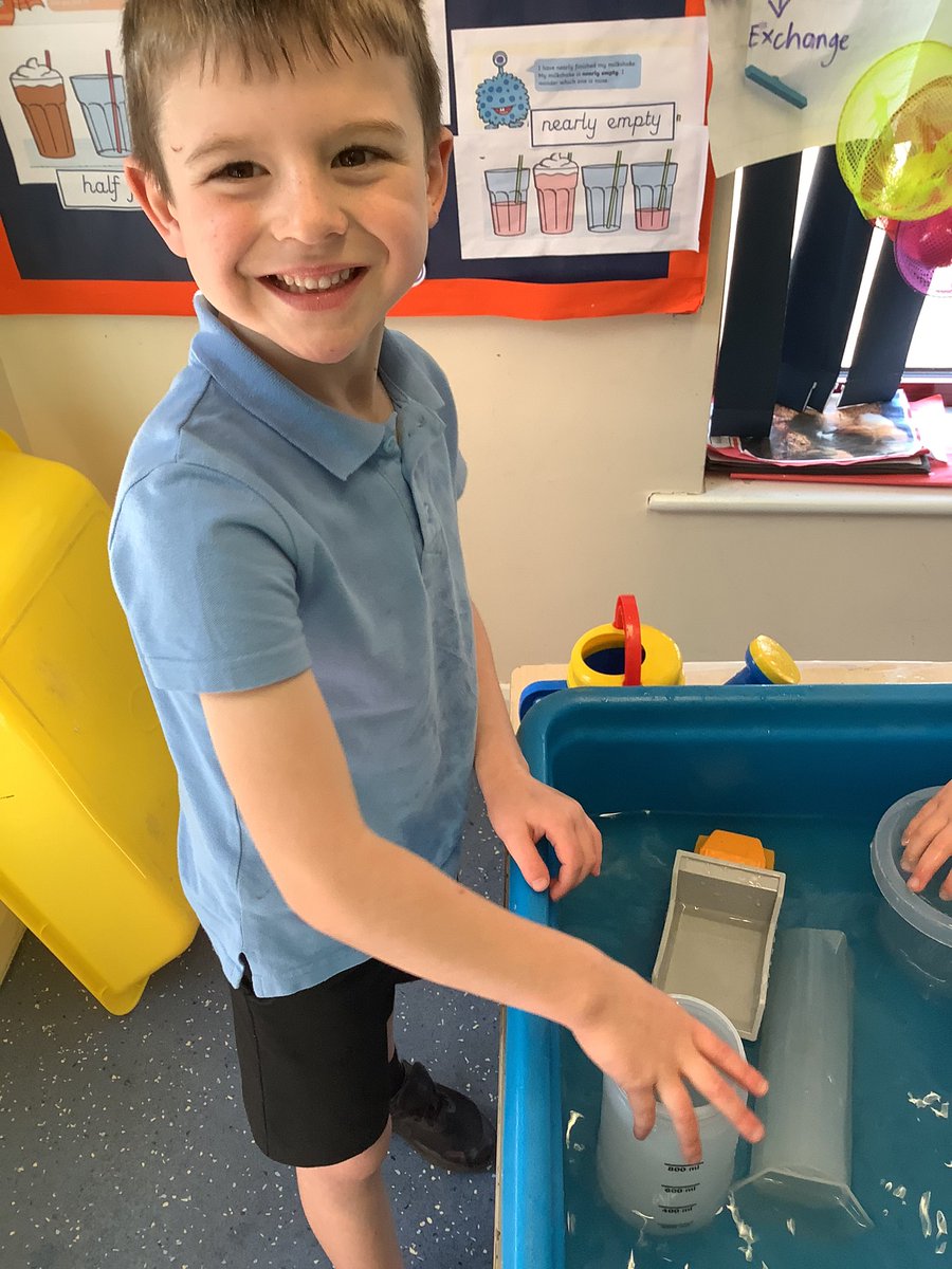 YarmPS's tweet photo. Exploring capacity and volume in the water area. The children have been deciding whether the containers are full, empty, half full, half empty, nearly full or nearly empty. #KS1 #ypsmaths https://t.co/Uc9wzlGX9K