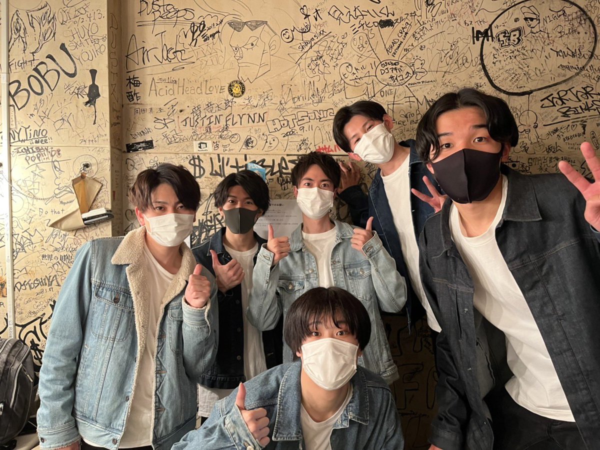 toriko_sa's tweet photo. 【虜ラストライブ　終演】
昨日、

虜 -THE FINAL-『Take off』

が終演いたしました。

このライブをもちまして、我々の活動は終了となります。

沢山の方々に支えていただいたおかげで、ここまでくることができました。

4年間本当にありがとうございました。

#アカペラ
#虜ラストライブ
#Takeoff https://t.co/KwMFFBuiNs