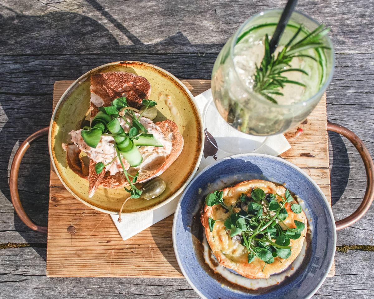 Exciting news! 🎉

Our outside tables will be available to book from the 1st of April!  So you can enjoy some hearty local food in the sunshine🌞

View menu now: thepigs.org.uk/food