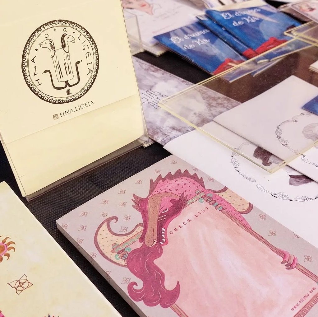 HnaLigeia's tweet photo. El sábado pasado 
estuvimos feriando en el Centro 
Cultural Recoleta, organizado por las 
chicas de Línea Cinética. 
Nuestra primer feria post-pandemia. 
Había publicaciones, fanzines muy 
interesantes, esperamos se repita! 
Más fotos en https://t.co/YozHBZiOdh https://t.co/05ak5VZYcg