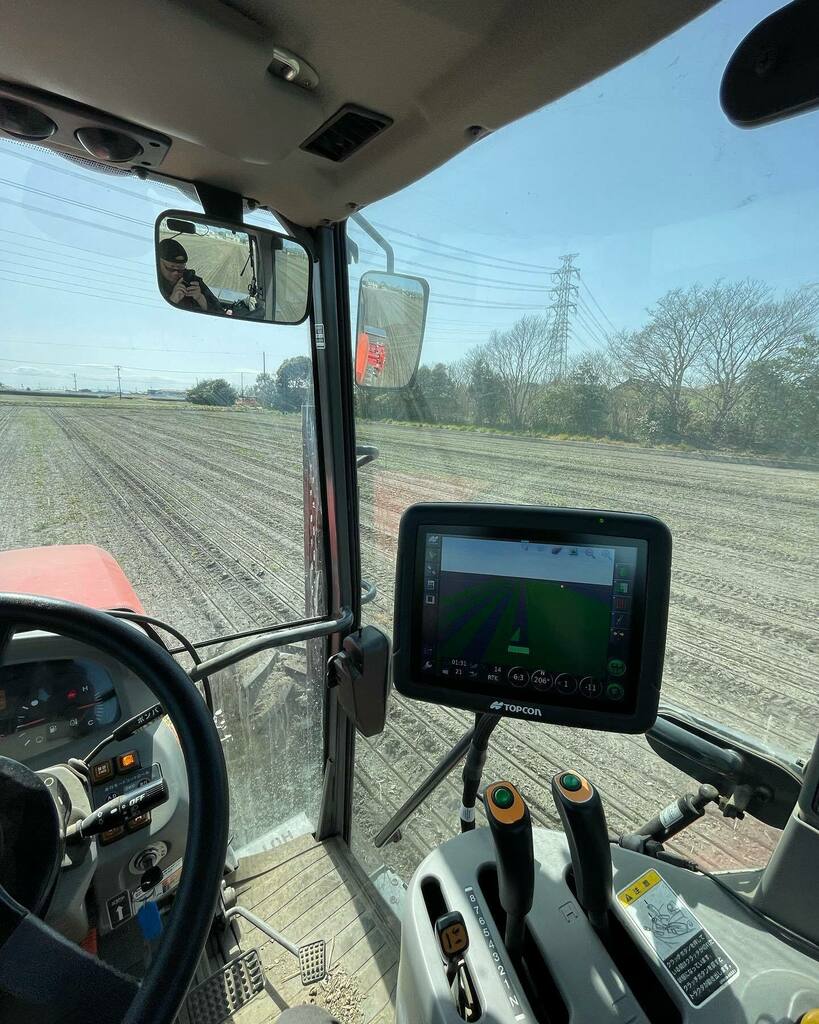 直播作業中！
自動操舵で運転中！

#農業 #稲作 #大豆 #小麦 #お米 #田んぼ #畑 #田舎 #農業機械 #トラクター #コンバイン #ドローン  #無人ヘリ #自動操舵 #クボタ #イセキ #ヤンマー #topcon  #trimble #agribusnavi #gadget #apple大好き